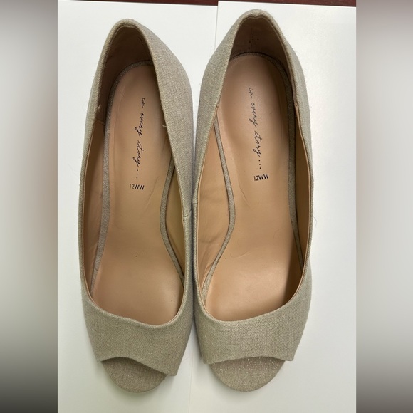 In Every Story women’s wedges. Size 12 Wide - Picture 1 of 5